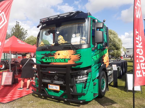 Kuljetus Lautiaisen Renault Truck C520
Kuljetus Lautiainen Oy:n Renault Truck C520 "Karvinen" koukkulava-auto.
Avainsanat: Lautiainen Renault Truck C520 Karvinen Alahärmä25