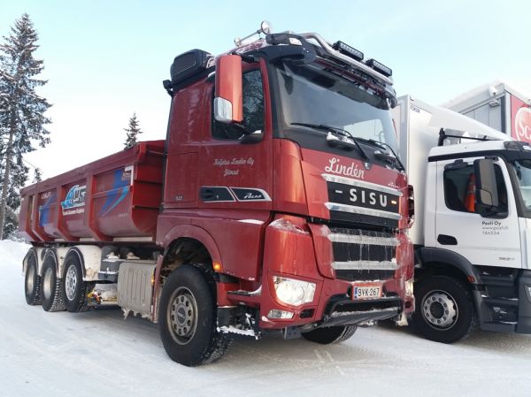 Kuljetus Lindenin Sisu Polar
Keski-Suomen Kuljetus Oy:n ajossa oleva Kuljetus Linden Ay:n Sisu Polar sora-auto.
Avainsanat: KSK Linden Sisu Polar Neste