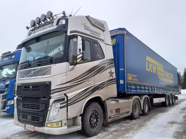 Kuljetus M Heinosen Volvo FH
Kuljetus M Heinonen Oy:n Volvo FH puoliperävaunuyhdistelmä.
Avainsanat: Heinonen Volvo FH ABC Hirvaskangas Pikku-2 Milla Magia