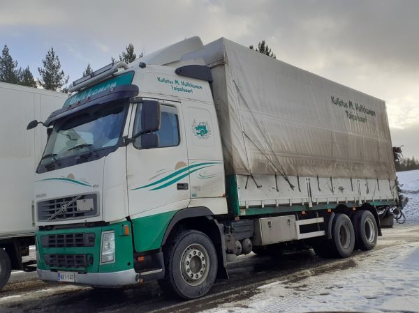 Kuljetus M Hulkkosen Volvo FH480
Kuljetus M Hulkkosen nosturilla varustettu Volvo FH480 rahtiauto.
Avainsanat: Hulkkonen Volvo FH480 Shell Hirvaskangas