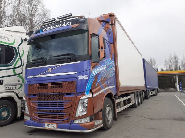 Kuljetus M Keskimäen Volvo FH500
Kuljetus M Keskimäki Oy:n Volvo FH500 täysperävaunuyhdistelmä.
Avainsanat: Keskimäki Volvo FH500 Shell Hirvaskangas 36