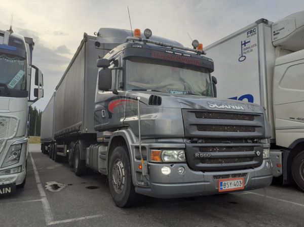 Kuljetusliike M Pohjan Scania R560
Kuljetusliike M Pohja Oy:n Scania R560 b-juna.
Avainsanat: Pohja Scania R560 T560 ABC Hirvaskangas B-juna