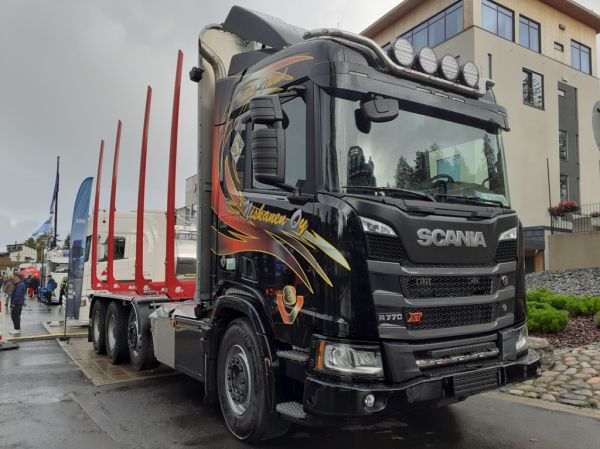 Klikkaa kuvaa nähdäksesi se täysikokoisena
==============
Kuljetus&Maansiirto Niskasen Scania R770 XT
Kuljetus&Maansiirto Niskanen Oy:n Scania R770 XT puutavara-auto.
Avainsanat: Niskanen Scania R770 XT Tahko26 Kuljetus&Maansiirto Niskasen Scania R770 XT
Kuljetus&Maansiirto Niskanen Oy:n Scania R770 XT puutavara-auto.
Avainsanat: Niskanen Scania R770 XT Tahko26