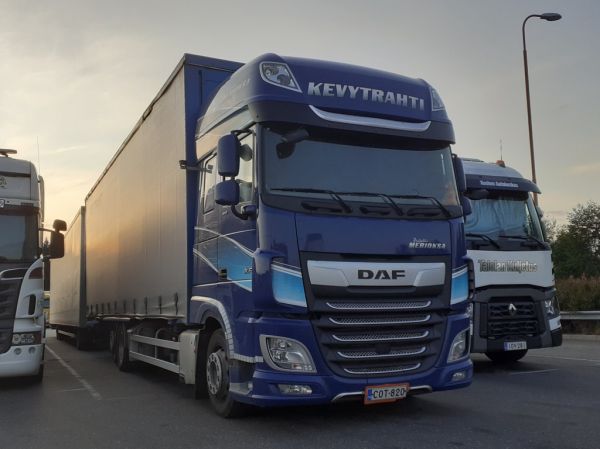 Kuljetus Merioksan DAF XF450
Kuljetus Merioksan DAF XF450 täysperävaunuyhdistelmä.
Avainsanat: Merioksa Kevytrahti DAF XF450 ABC Hirvaskangas