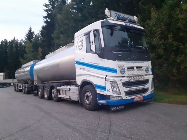 Klikkaa kuvaa nähdäksesi se täysikokoisena
==============
Kuljetus Mikolan Volvo FH500
Kuljetus Mikola Ky:n Volvo FH500 säiliöyhdistelmä.
Avainsanat: Mikola Volvo FH500 ABC Hirvaskangas 10 Kuljetus Mikolan Volvo FH500
Kuljetus Mikola Ky:n Volvo FH500 säiliöyhdistelmä.
Avainsanat: Mikola Volvo FH500 ABC Hirvaskangas 10