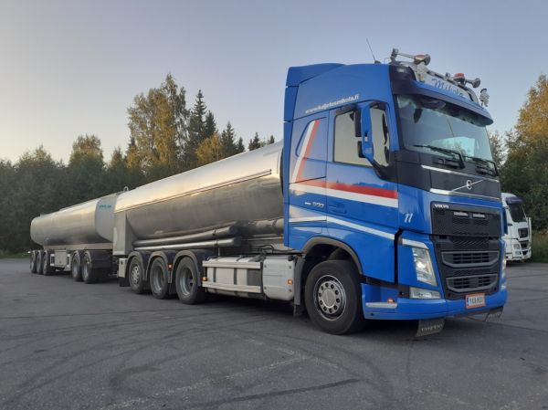 Kuljetus Mikolan Volvo FH500
Kuljetus Mikola Ky:n Volvo FH500 säiliöyhdistelmä.
Avainsanat: Mikola Volvo FH500 ABC Hirvaskangas 11