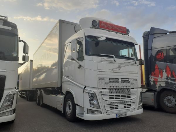 Kuljetus Myllykankaan Volvo FH500
Kuljetus Myllykangas Oy:n Volvo FH500 täysperävaunuyhdistelmä.
Avainsanat: Schenker Myllykangas Volvo FH500 ABC Hirvaskangas