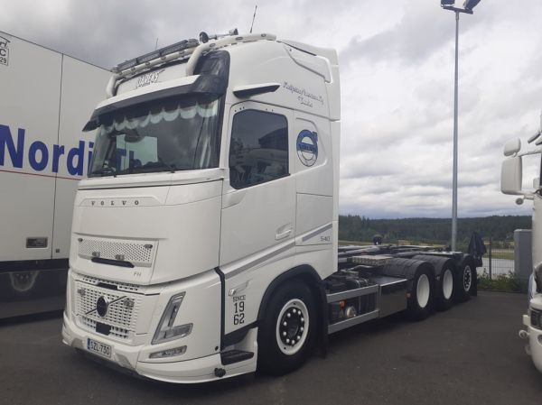 Kuljetus Nuortevan Volvo FH540
Kuljetus Nuorteva Ky:n Volvo FH540 vaihtolava-auto.
Avainsanat: Nuorteva Volvo FH540 Jareks Himos26