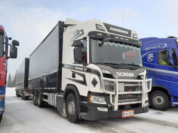 Kuljetus O.J Niemisen Scania G
Kuljetus O.J Nieminen Oy:n Scania G täysperävaunuyhdistelmä. 
Avainsanat: Nieminen Scania G ABC Hirvaskangas