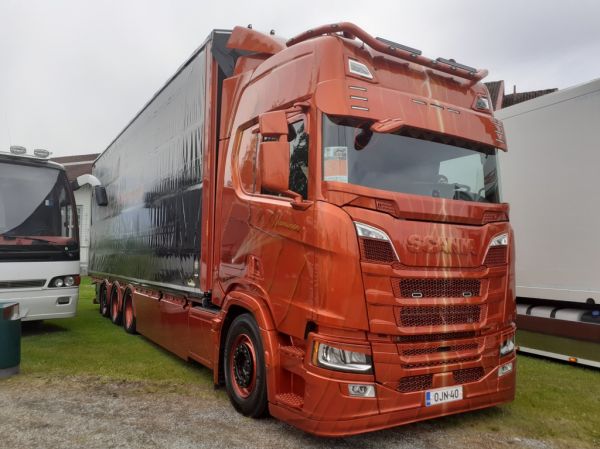 Klikkaa kuvaa nähdäksesi se täysikokoisena
==============
Kuljetus O.J. Niemisen Scania 560R
Kuljetus O.J. Nieminen Oy:n Scania 560R täysperävaunuyhdistelmä.
Avainsanat: Nieminen Scania 560R Viitasaari26 Kuljetus O.J. Niemisen Scania 560R
Kuljetus O.J. Nieminen Oy:n Scania 560R täysperävaunuyhdistelmä.
Avainsanat: Nieminen Scania 560R Viitasaari26
