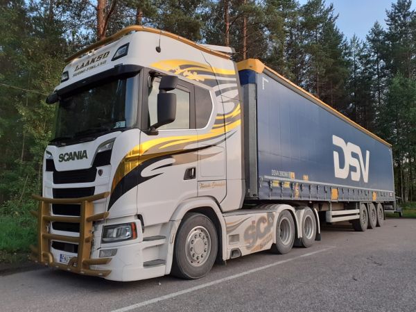 Kuljetus Oy J Laakson Scania S500
O Jylhän ajossa oleva Kuljetus Oy J Laakson Scania S500 b-juna.
Avainsanat: Laakso Scania S500 B-juna Shell Hirvaskangas Dsv