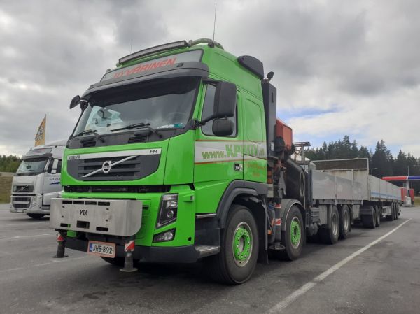 Kuljetus P Hyvärisen Volvo FM
Kuljetus P Hyvärinen Oy:n nosturilla varustettu Volvo FM täysperävaunuyhdistelmä.
Avainsanat: Hyvärinen KPHOY Volvo FM ABC Hirvaskangas