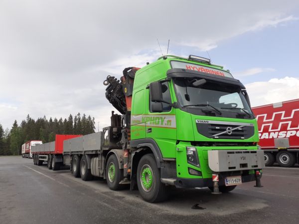 Kuljetus P Hyvärisen Volvo FM
Kuljetus P Hyvärinen Oy:n nosturilla varustettu Volvo FM täysperävaunuyhdistelmä.
Avainsanat: Hyvärinen KPHOY Volvo FM ABC Hirvaskangas