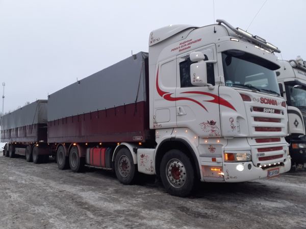 Kuljetus P Oja-Heiniemen Scania R560
Kuljetus P Oja-Heiniemen Scania R560 täysperävaunuyhdistelmä.
Avainsanat: Oja-Heiniemi Scania R560 Shell Hirvaskangas