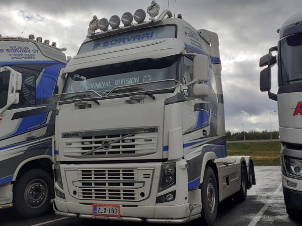 Kuljetus P Sorvarin Volvo FH16
Kuljetus P Sorvari Oy:n Volvo FH16 rekkaveturi.
Avainsanat: Sorvari Volvo FH16 Shell Hirvaskangas Criminaldivision