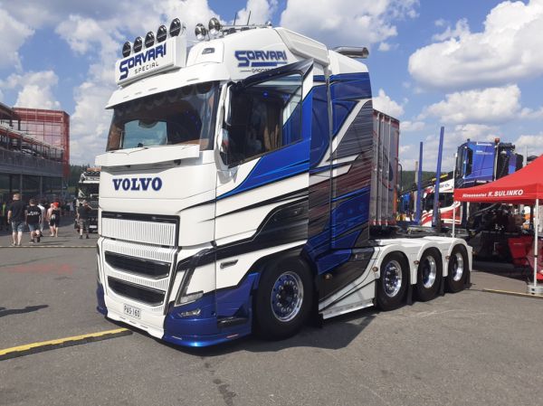 Kuljetus P Sorvarin Volvo FH
Kuljetus P Sorvari Oy:n Volvo FH rekkaveturi.
Avainsanat: Sorvari Volvo FH Himos25