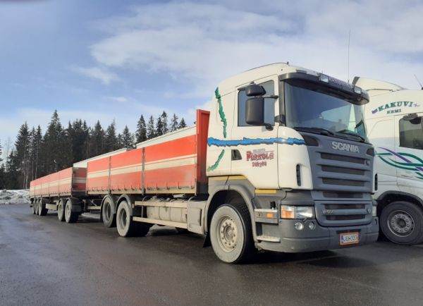 Kuljetus Perkolan Scania R500
Kuljetus Perkolan Scania R500 täysperävaunuyhdistelmä.

Avainsanat: Perkola Scania R500 ABC Hirvaskangas