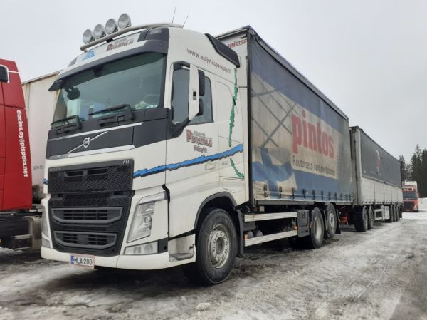 Kuljetus Perkolan Volvo FH400
Kuljetus Perkolan Volvo FH400 täysperävaunuyhdistelmä.
Avainsanat: Perkola Volvo FH400 ABC Hirvaskangas