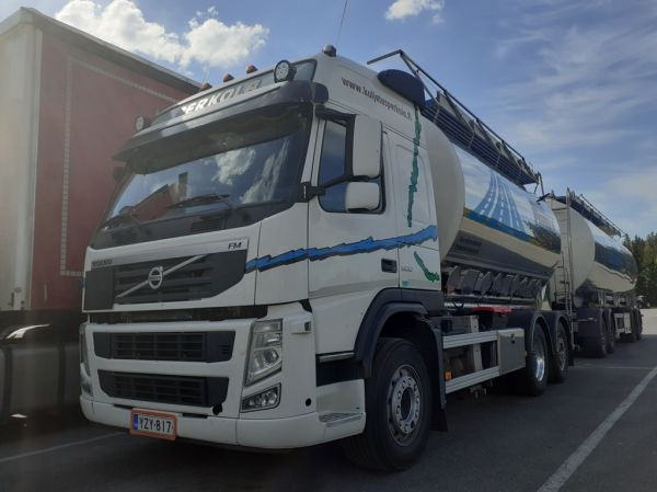 Kuljetus Perkolan Volvo FM500
Kuljetus Perkolan Volvo FM500 säiliöyhdistelmä. 
Avainsanat: Perkola Volvo FM500 ABC Hirvaskangas