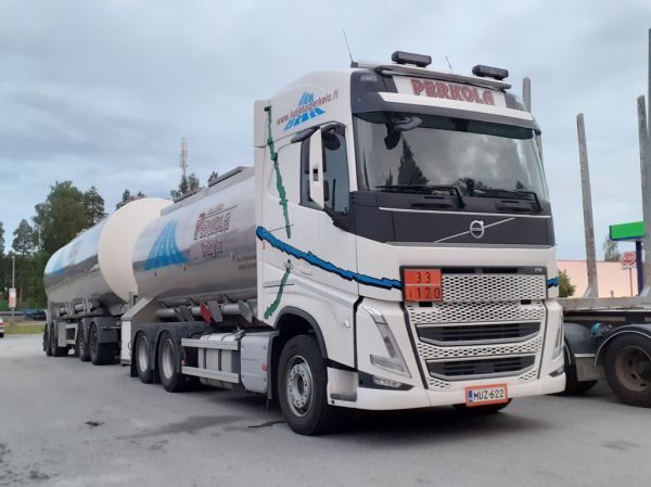 Kuljetus Perkolan Volvo FH500
Kuljetus Perkolan Volvo FH500 säiliöyhdistelmä.
Avainsanat: Perkola Volvo FH500