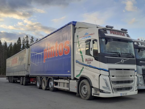 Kuljetus Perkolan Volvo FH
Kuljetus Perkolan Volvo FH täysperävaunuyhdistelmä.
Avainsanat: Perkola Volvo FH ABC Hirvaskangas Pintos