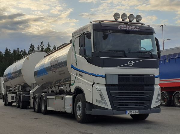 Klikkaa kuvaa nähdäksesi se täysikokoisena
==============
Kuljetus Perkolan Volvo FH500
Kuljetus Perkolan Volvo FH500 säiliöyhdistelmä.
Avainsanat: Perkola Volvo FH500 ABC Hirvaskngas Kuljetus Perkolan Volvo FH500
Kuljetus Perkolan Volvo FH500 säiliöyhdistelmä.
Avainsanat: Perkola Volvo FH500 ABC Hirvaskngas
