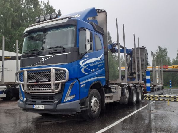 Kuljetus Pitkärannan Volvo FH16
Kuljetus Pitkäranta Oy:n Volvo FH16 puutavarayhdistelmä.
Avainsanat: Pitkäranta Volvo FH16 ST1 Hirvaskangas