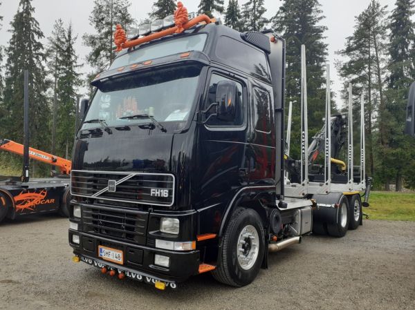 Kuljetus R Immosen Volvo FH12
Kuljetus R Immonen Oy:n Volvo FH12 puutavara-auto.
Avainsanat: Immonen Volvo FH12 Tahko25