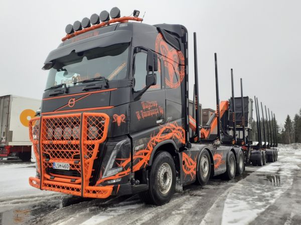 Kuljetus R Immosen Volvo FH750
Kuljetus R Immonen Oy:n Volvo FH750 puutavarayhdistelmä.
Avainsanat: Immonen Volvo FH750 ABC Hirvaskangas Nahkahaulikko