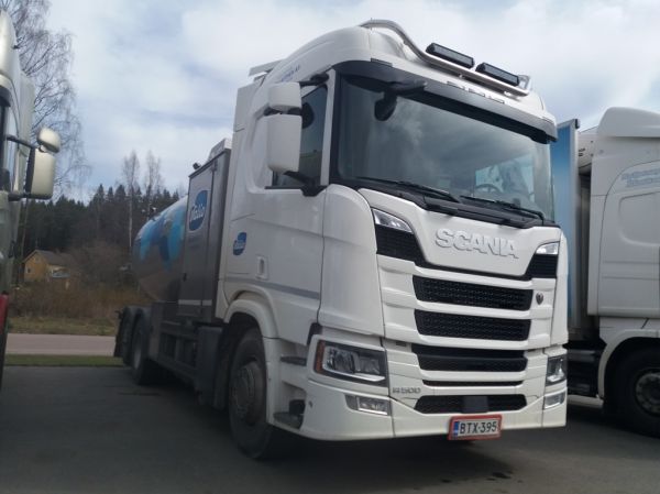 Kuljetus R Laitisen Scania R500
Valion ajossa oleva Kuljetus R Laitinen Ky:n Scania R500 maitoauto.
Avainsanat: Laitinen Valio Scania R500