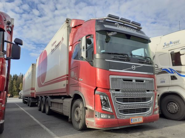 Kuljetus R Tuomainen Oy:n Volvo FH16
Kuljetus R Tuomainen Oy:n Volvo FH16 hakeyhdistelmä.

Avainsanat: Tuomainen Volvo FH16 ABC Hirvaskangas