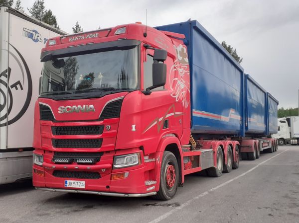 Kuljetus Ranta-Peren Scania R650
Kuljetus Ranta-Pere Ay:n Scania R650 täysperävaunuyhdistelmä.
Avainsanat: Ranta-Pere Scania R650 Shell Hirvaskangas 1