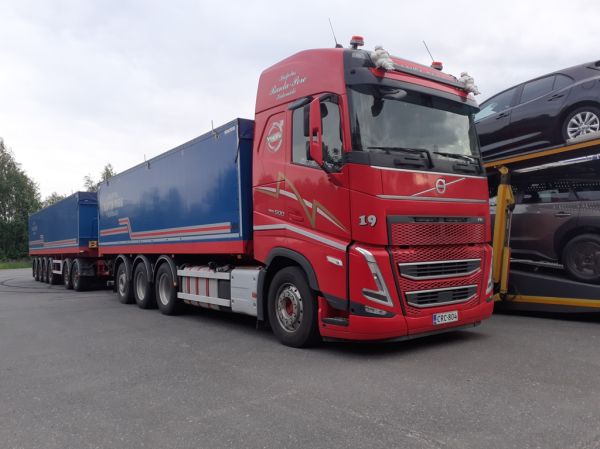 Kuljetus Ranta-Peren Volvo FH500
Kuljetus Ranta-Pere Ay:n Volvo FH500 täysperävaunuyhdistelmä.
Avainsanat: Ranta-Pere Volvo FH ABC Hirvaskangas 19
