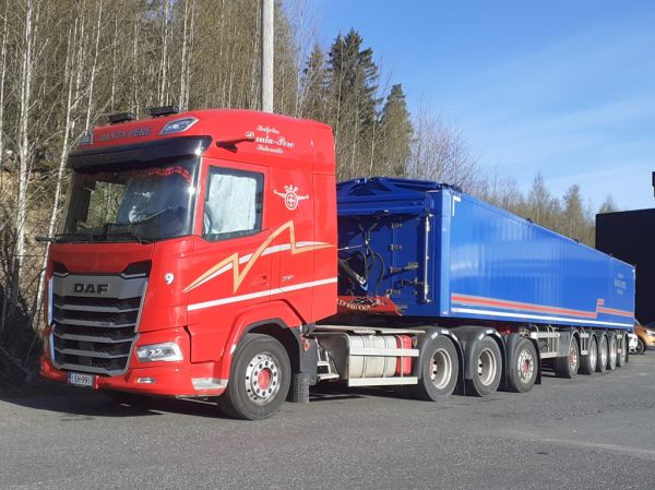 Kuljetus Ranta-Peren DAF XF530
Kuljetus Ranta-Pere Ay:n DAF XF530 puoliperävaunuyhdistelmä.
Avainsanat: Ranta-Pere DAF XF530 Neste Lintulahti 9