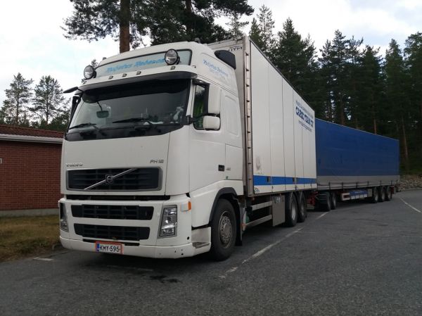 Kuljetus Rebecan Volvo FH12
Kuljetus Rebecan Volvo FH12 täysperävaunuyhdistelmä.
Avainsanat: Rebecca Volvo FH12