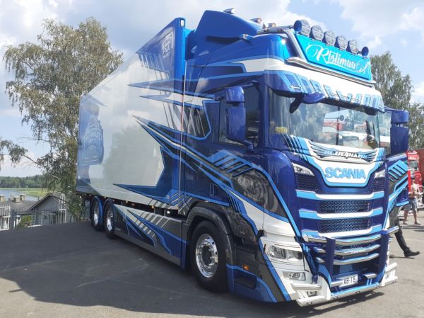 Kuljetus Ristimaan Scania R560
Kuljetus Ristimaa Oy:n Scania R560 "Blue Hawk" rahtiauto.
Avainsanat: Ristimaa Scania R560 Blue Hawk Himos25