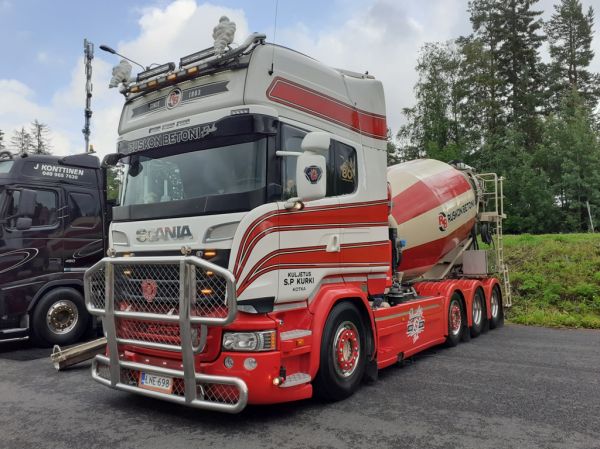 Kuljetus S.P Kurjen Scania R580
Ruskon Betonin ajossa oleva Kuljetus S.P Kurki Ky:n Scania 580. betoniauto.
Avainsanat: Kurki Scania Ruskon Betoni Himos22 14319