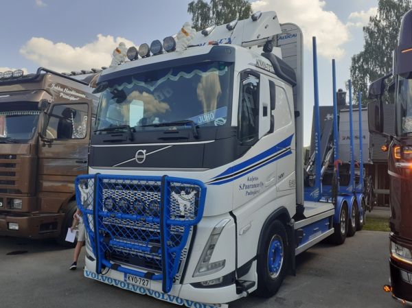 Kuljetus S Puurusen Volvo FH500
Kuljetus S Puurunen Oy:n Volvo FH500 puutavara-auto.
Avainsanat: Puurunen Volvo FH500 Himos25 Juho Kaasuauto