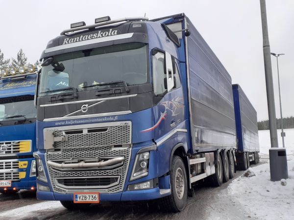 Kuljetus S Rantaeskolan Volvo FH16
Kuljetus S Rantaeskola Oy:n nosturilla varustettu Volvo FH16 täysperävaunuyhdistelmä.
Avainsanat: Rantaeskola Volvo FH16 Shell Hirvaskangas