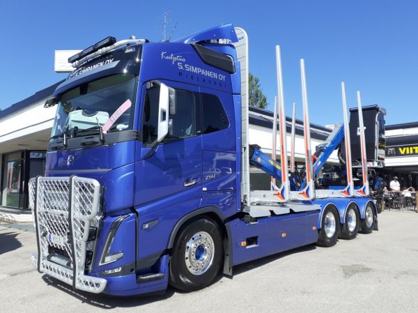 Kuljetus S Simpasen Volvo FH16
Kuljetus S Simpanen Oy:n Volvo FH16 puutavara-auto.
Avainsanat: Simpanen Volvo FH16 Viitasaari23 Siiri