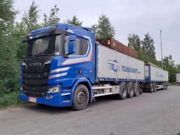 Kuljetus Saarnion Scania R650
Kuljetus Saarnio Ky:n Scania R650 täysperävaunuyhdistelmä.
Avainsanat: Saarnio Scania R650 ABC Hirvaskangas Tilaus-Rahti