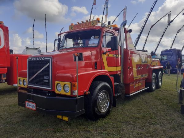 Kuljetus Saintulan Volvo N12
Kuljetus Saintula Ky:n Volvo N12 hinausauto.
Avainsanat: Saintula Volvo N12 Alahärmä25