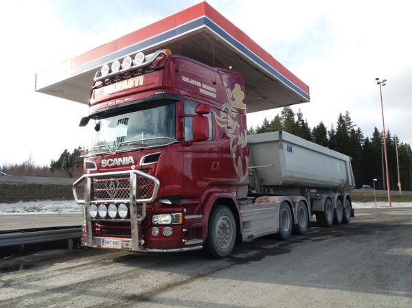 Kuljetus Silvastin Scania R500
Kuljetus Silvasti Oy:n Scania R500 sorapuolikas.
Avainsanat: Silvasti Scania R500 ABC Hirvaskangas