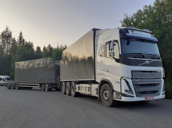 Kuljetus Sirjosen Volvo FH16
Kuljetus Sirjonen Oy:n nosturilla varustettu Volvo FH16 täysperävaunuyhdistelmä.
Avainsanat: Suomen Rengaskierrätys Sirjonen Volvo FH16 ABC Hirvaskangas