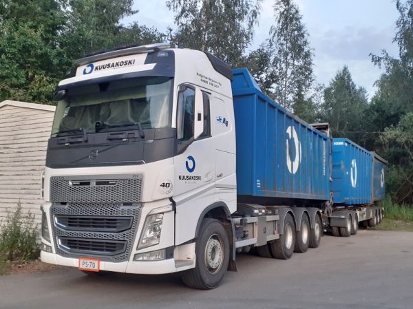 Kuljetus Sirjosen Volvo FH540
Kuljetus Sirjonen Oy:n nosturilla varustettu Volvo FH540 täysperävaunuyhdistelmä.
Avainsanat: Kuusakoski Sirjonen Volvo FH540 Shell Hirvaskangas