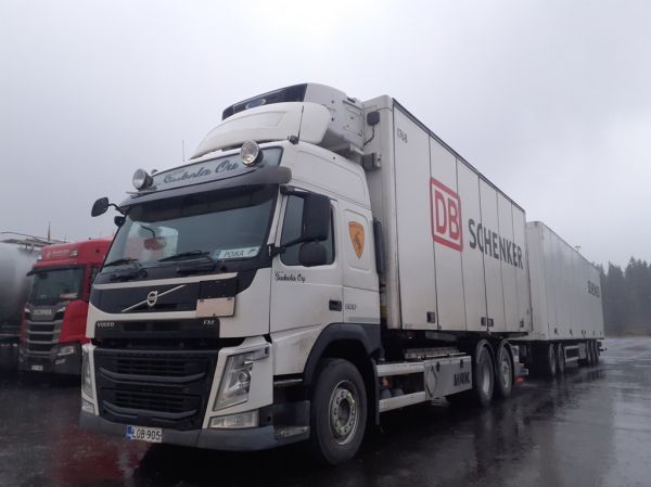 Kuljetus Siukolan Volvo FM500
Kuljetus Siukola Oy:n Volvo FM500 täysperävaunuyhdistelmä.
Avainsanat: Siukola Volvo FM500 ABC Hirvaskangas Schenker Poika