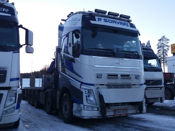 Kuljetus P Sorvarin Volvo FH
Kuljetus P Sorvari Oy:n nosturilla varustettu Volvo FH täysperävaunuyhdistelmä.
Avainsanat: Sorvari Volvo FH Shell Hirvaskangas 17