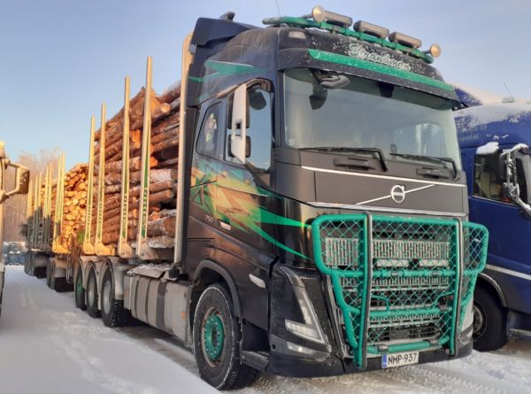Kuljetus Strandmanin Volvo FH16
Kuljetus Strandmanin Volvo FH16 puutavarayhdistelmä.
Avainsanat: Strandman Volvo FH16