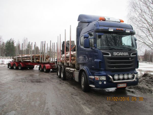Kuljetus T&J Rautiaisen Scania R620
Kuljetus T&J Rautiaisen Scania R620 puutavarayhdistelmä.
Avainsanat: Rautiainen Scania R620