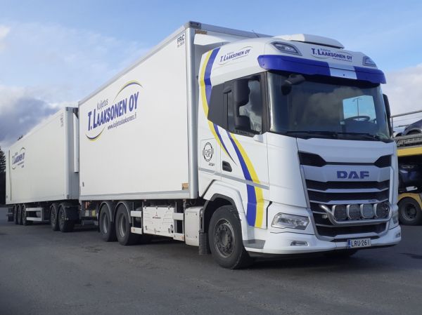 Kuljetus T Laaksosen DAF XF530
Kuljetus T Laaksonen Oy:n DAF XF530 täysperävaunuyhdistelmä.
Avainsanat: Laaksonen DAF XF530 ABC Hirvaskangas